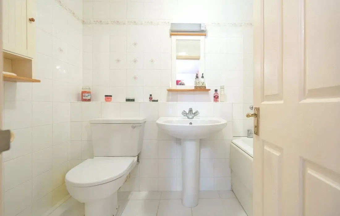 2 bedroom maisonette for sale