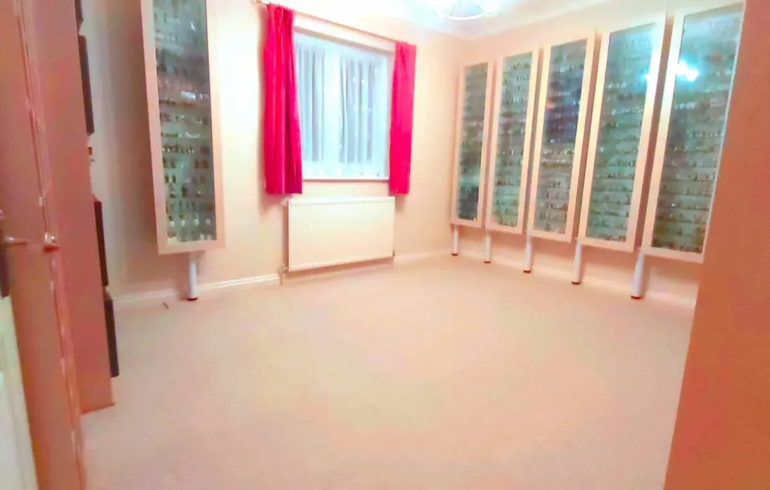 2 bedroom maisonette for sale