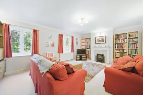 2 bedroom maisonette for sale