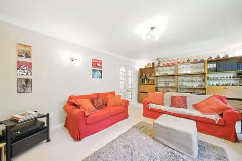 2 bedroom maisonette for sale