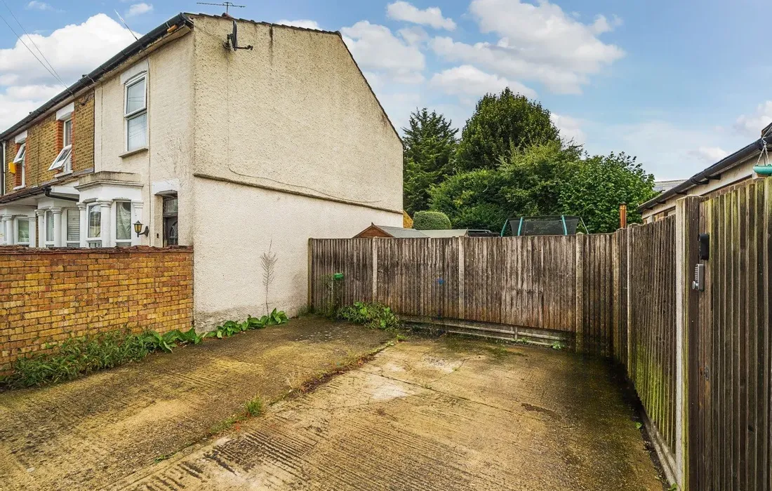 2 bedroom maisonette to rent