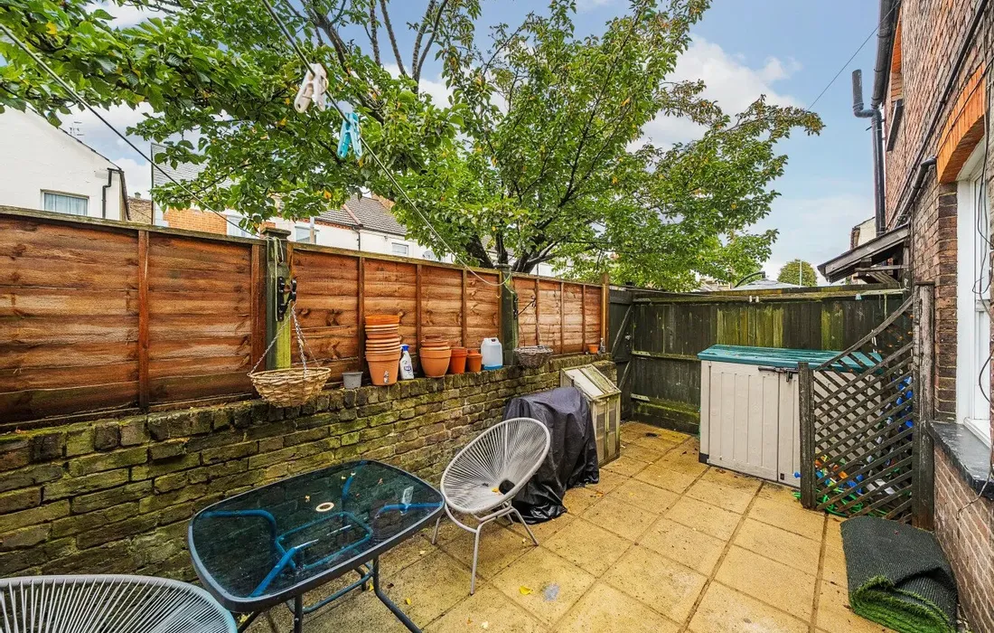 2 bedroom maisonette to rent