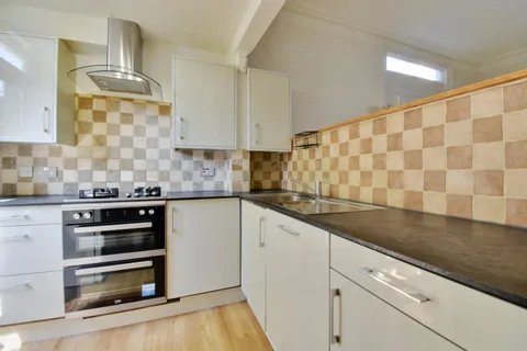 2 bedroom maisonette to rent