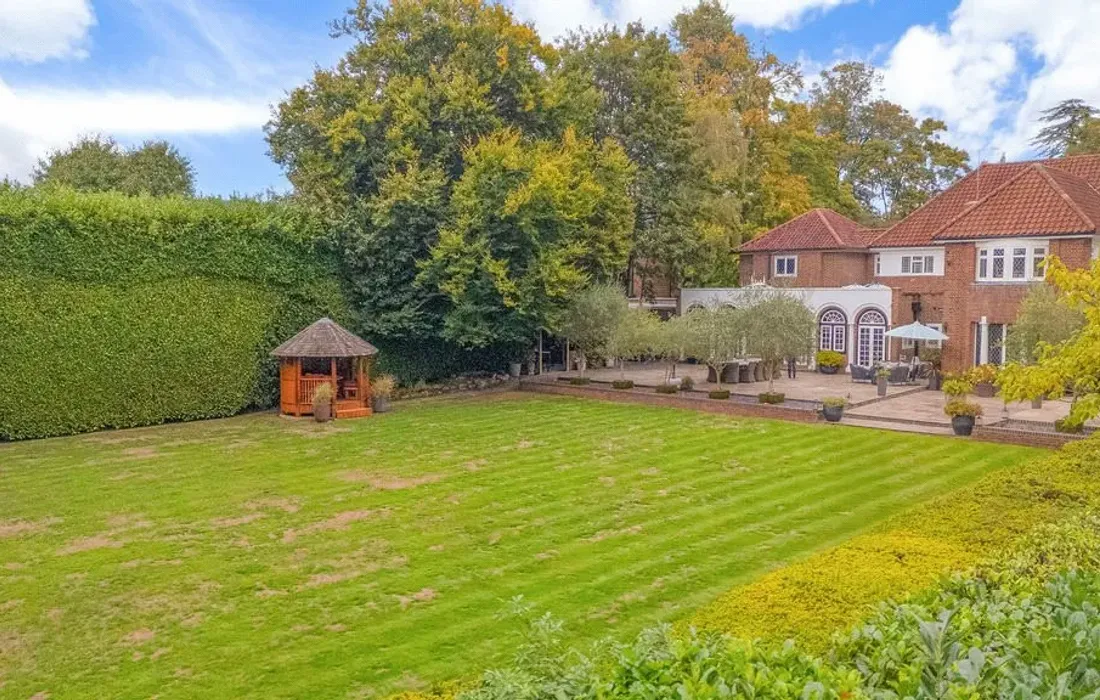 6 bedroom house for sale