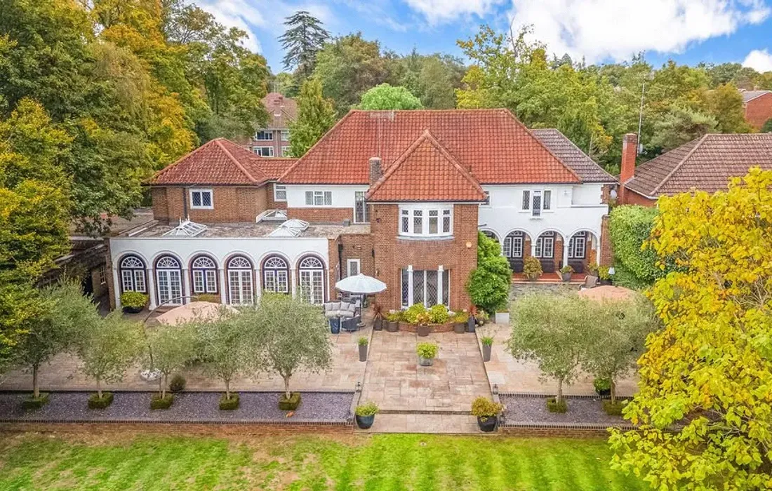 6 bedroom house for sale