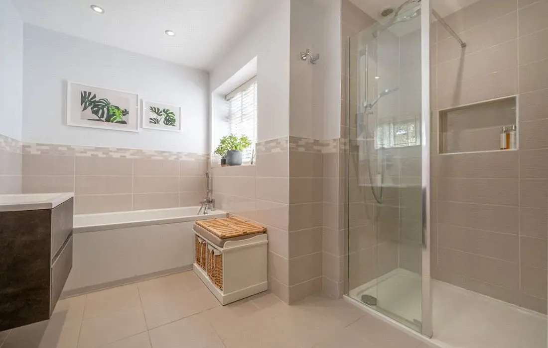 6 bedroom house for sale