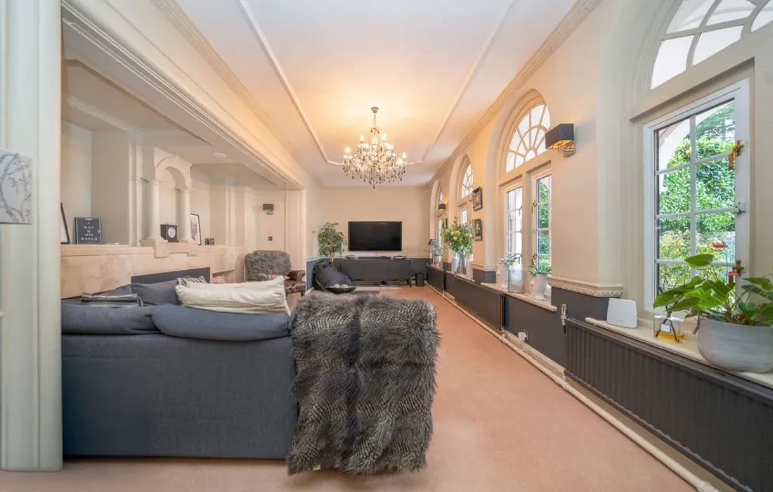 6 bedroom house for sale