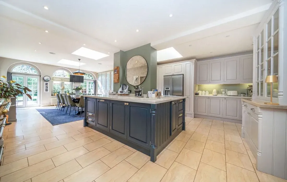 6 bedroom house for sale