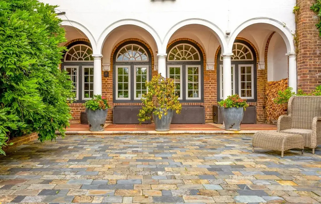 6 bedroom house for sale