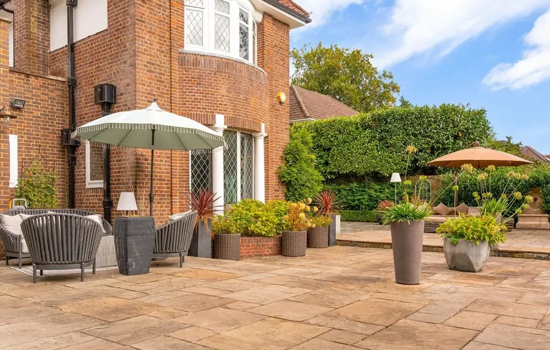 6 bedroom house for sale