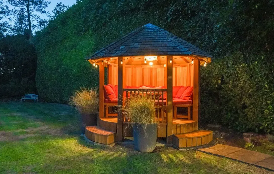 6 bedroom house for sale