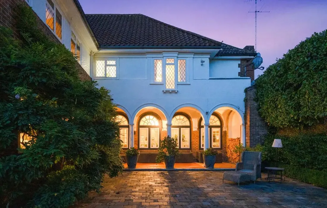 6 bedroom house for sale