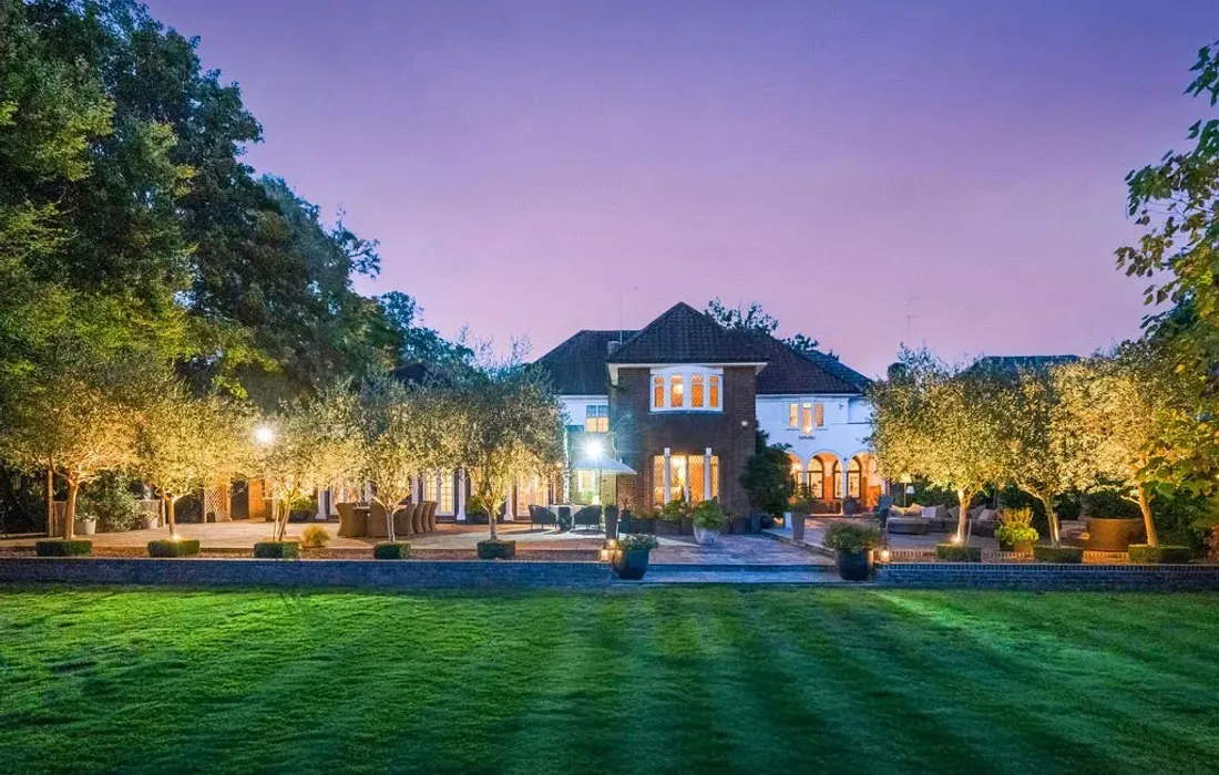 6 bedroom house for sale