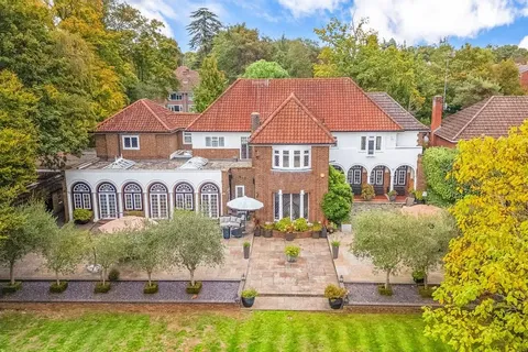 6 bedroom house for sale