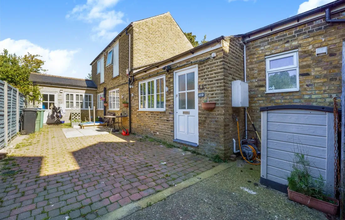 2 bedroom maisonette for sale