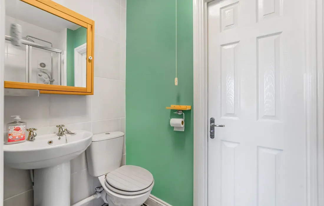 2 bedroom maisonette for sale