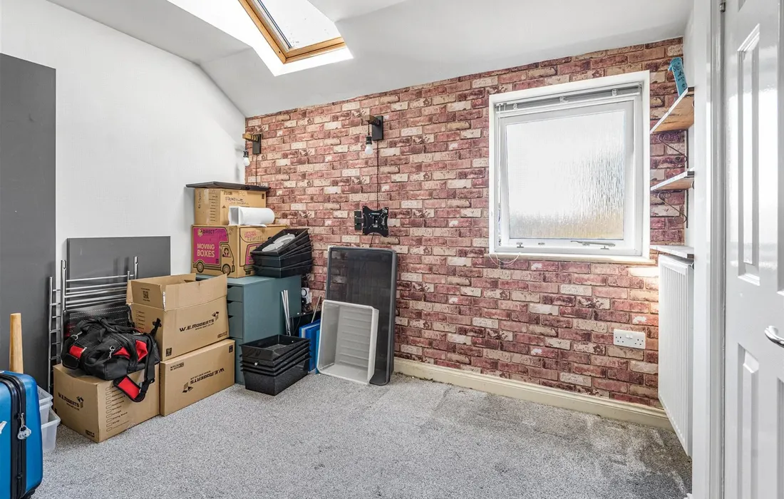 2 bedroom maisonette for sale