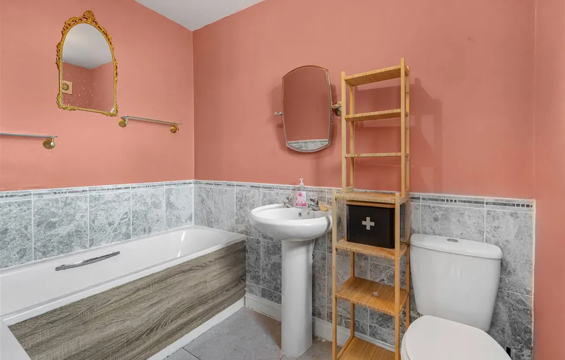 2 bedroom maisonette for sale