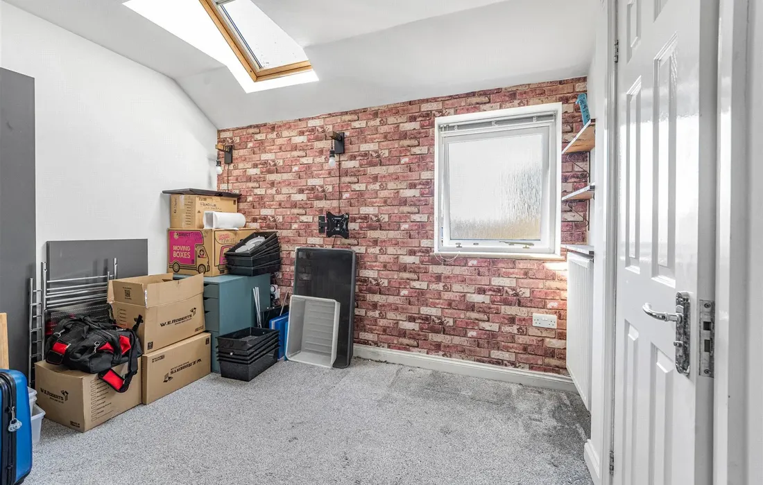 2 bedroom maisonette for sale