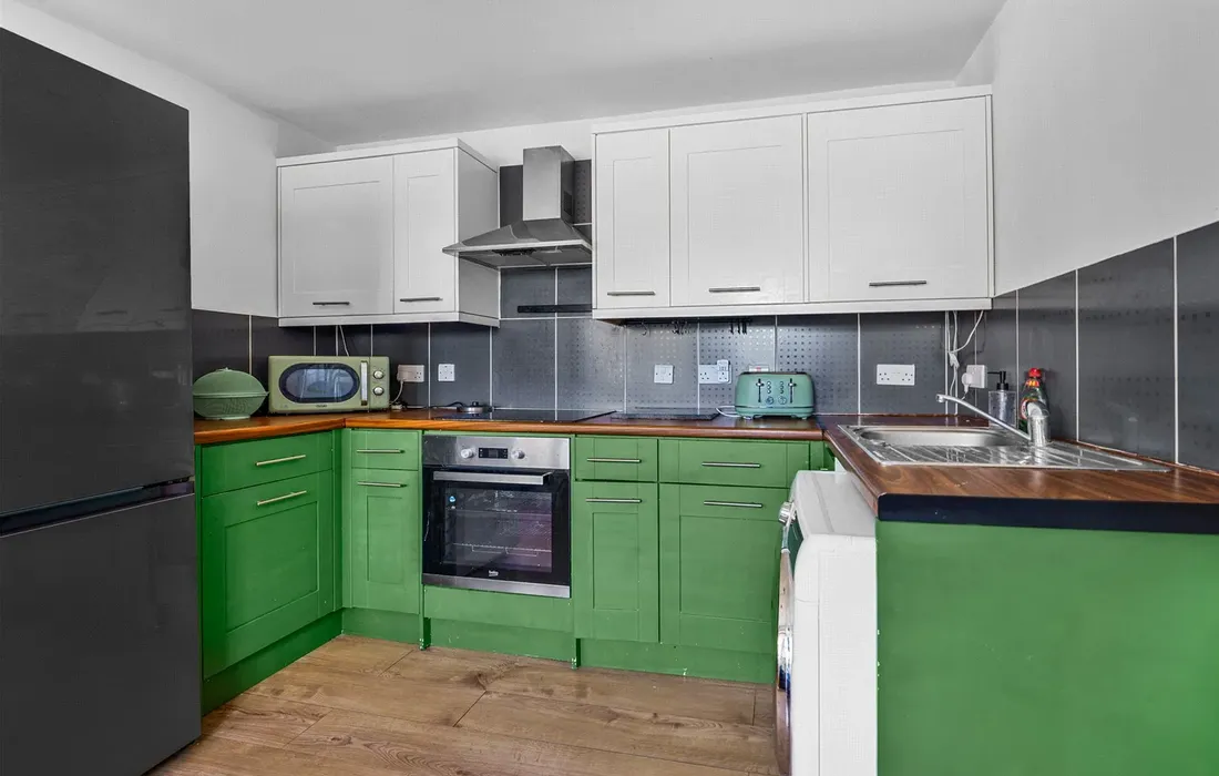 2 bedroom maisonette for sale