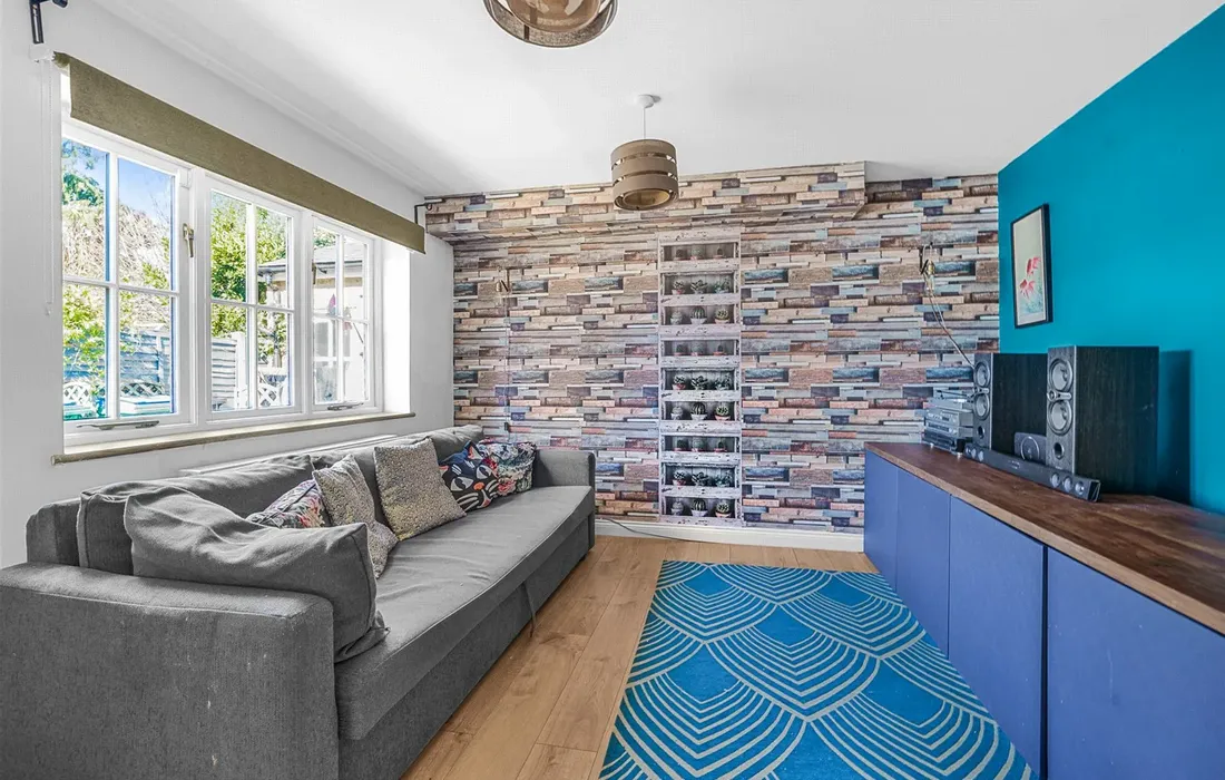 2 bedroom maisonette for sale