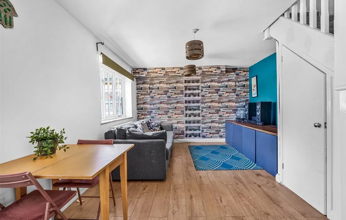 2 bedroom maisonette for sale