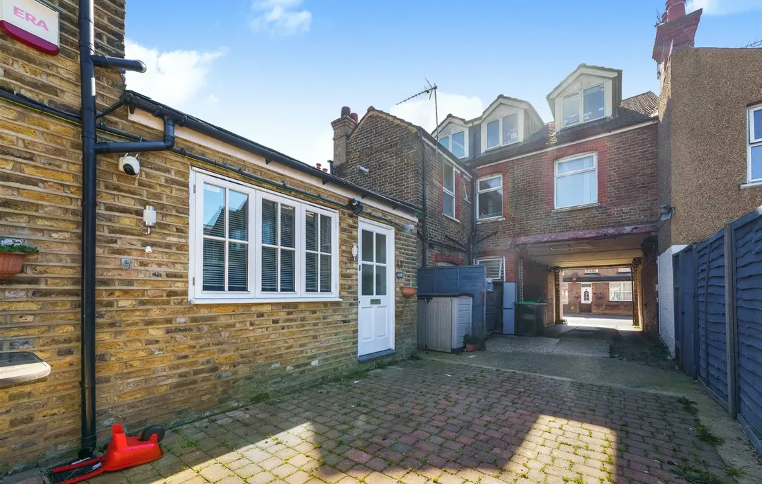 2 bedroom maisonette for sale