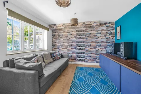 2 bedroom maisonette for sale