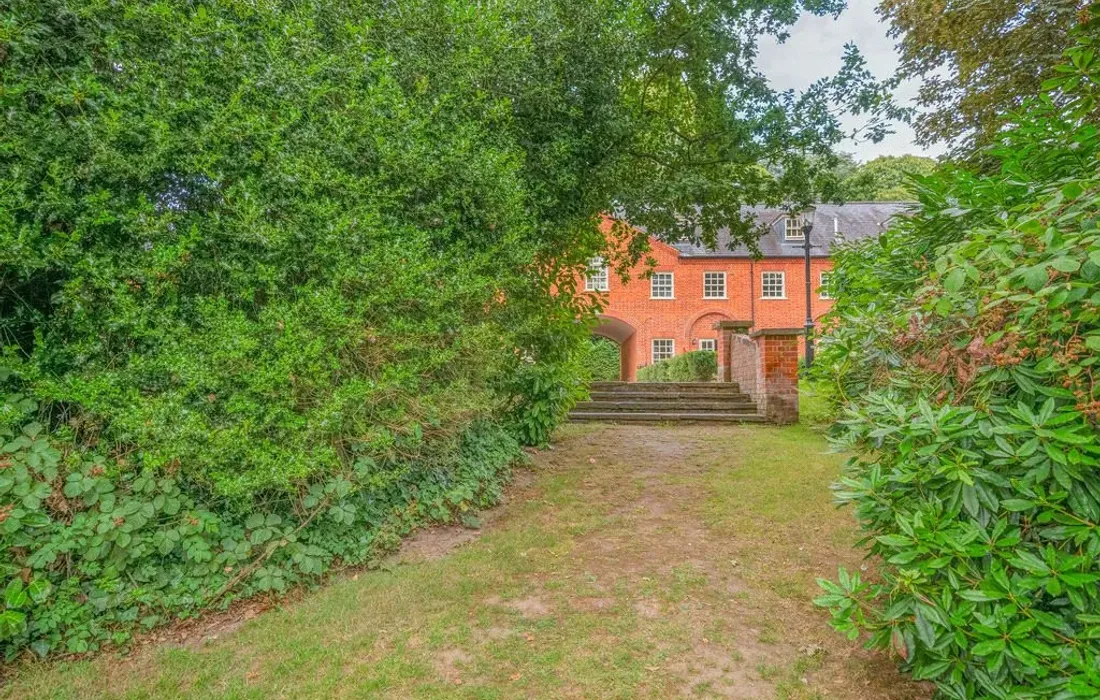 2 bedroom house for sale