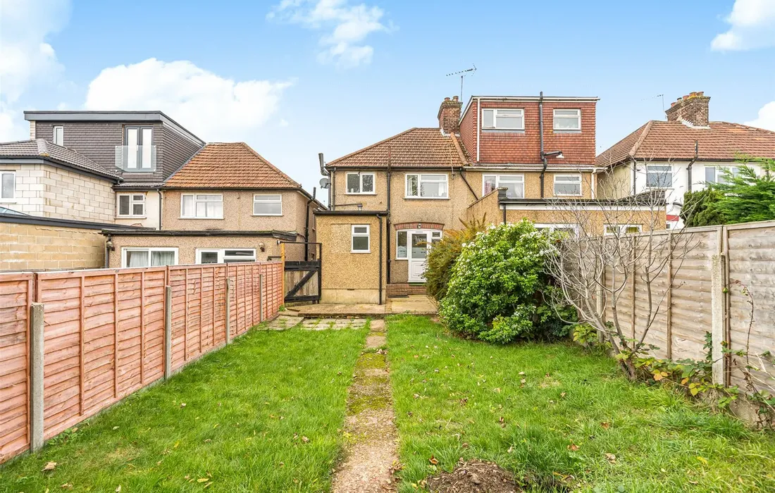 1 bedroom maisonette for sale