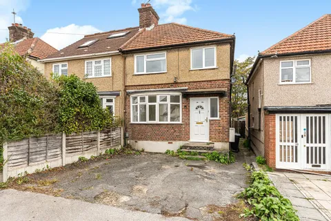 1 bedroom maisonette for sale