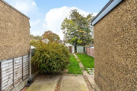 1 bedroom maisonette for sale