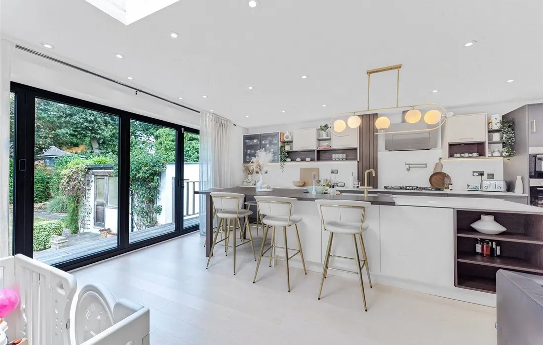 4 bedroom bungalow for sale