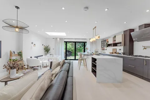 4 bedroom bungalow for sale