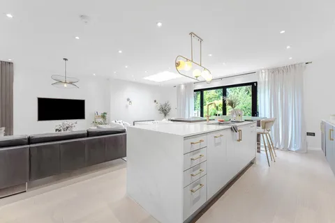 4 bedroom bungalow for sale