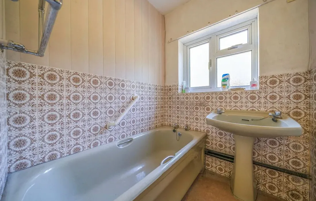 2 bedroom bungalow for sale