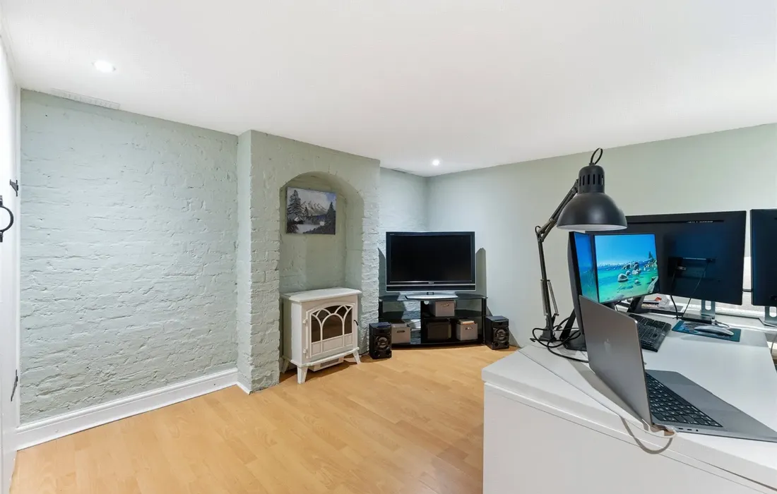 2 bedroom house for sale