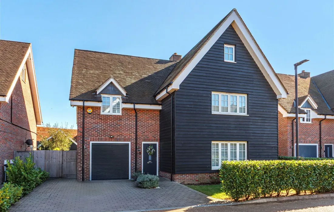 6 bedroom house for sale