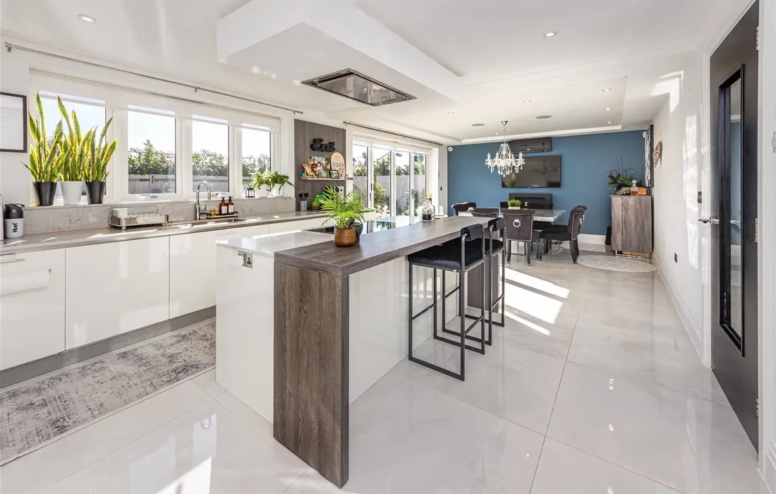 6 bedroom house for sale