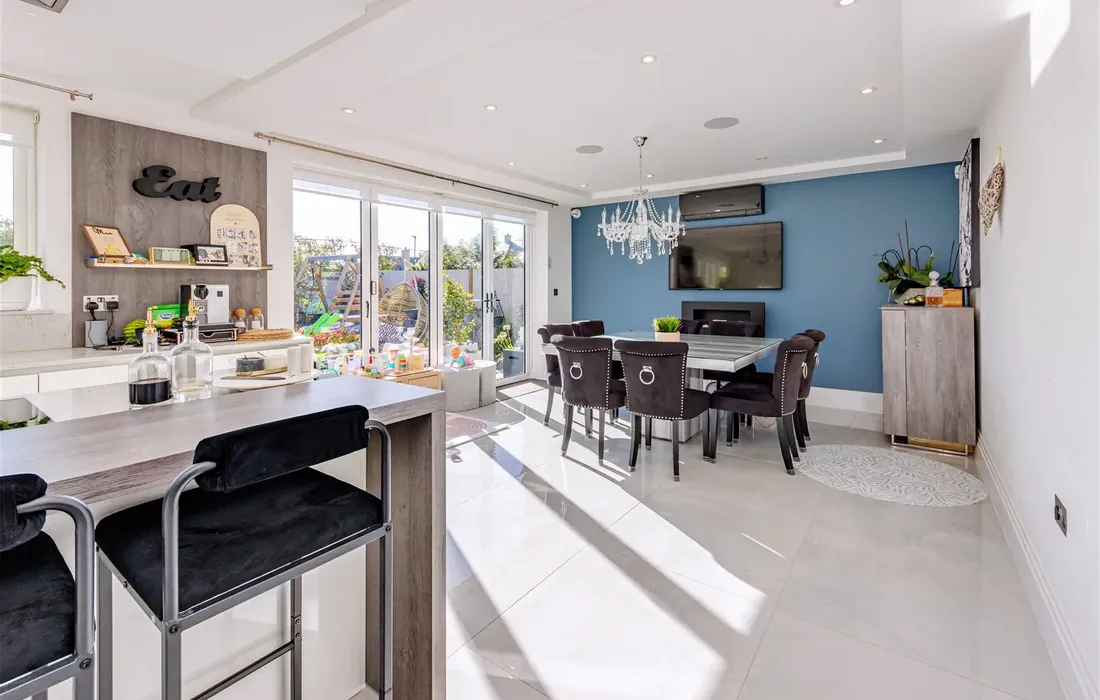 6 bedroom house for sale