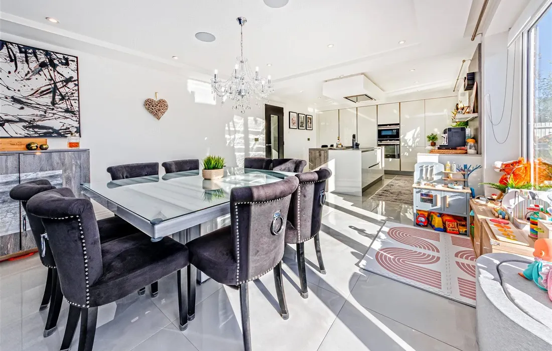 6 bedroom house for sale