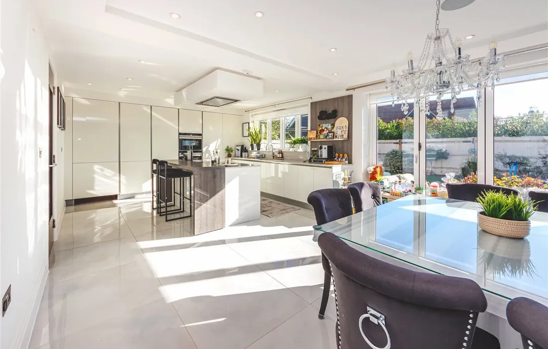 6 bedroom house for sale