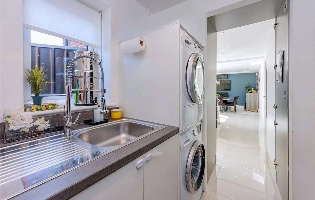 6 bedroom house for sale