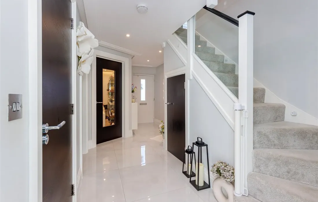 6 bedroom house for sale