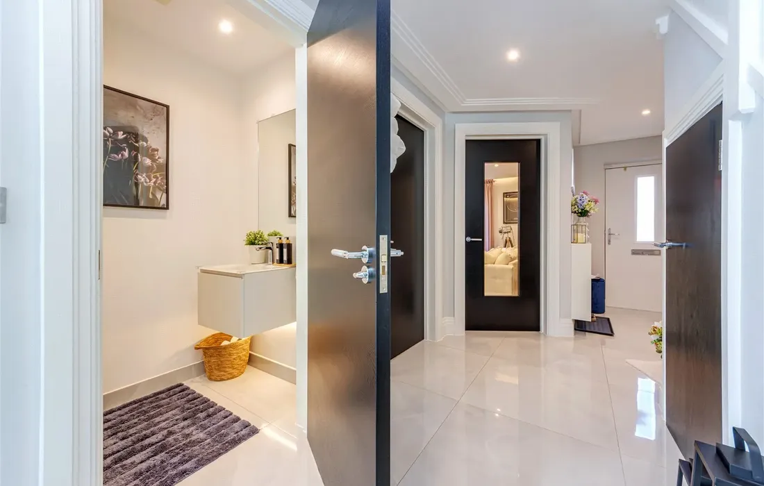 6 bedroom house for sale