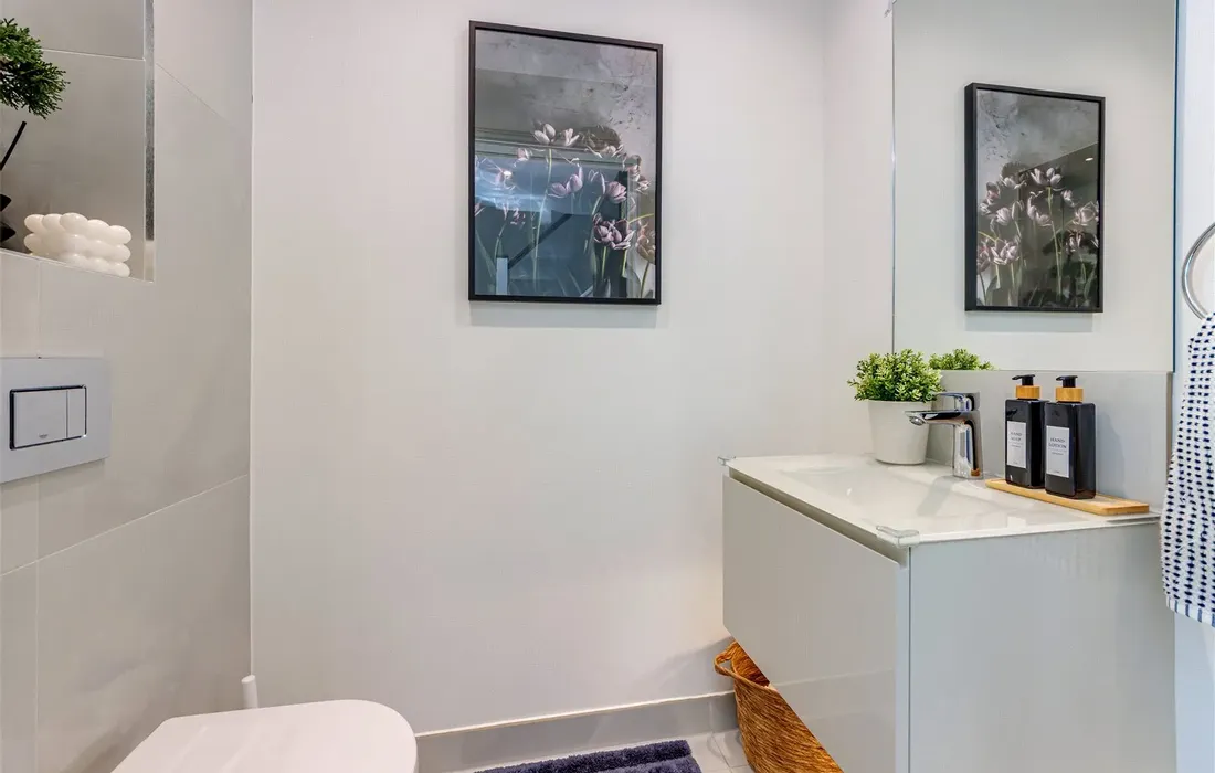 6 bedroom house for sale