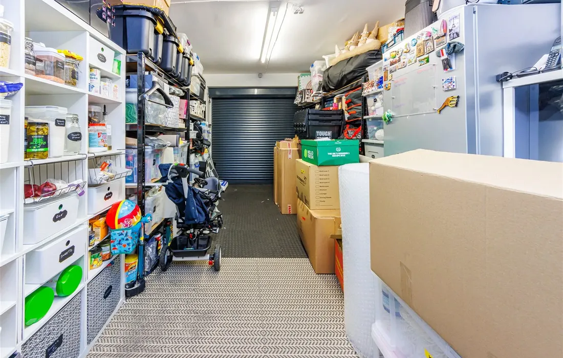 6 bedroom house for sale