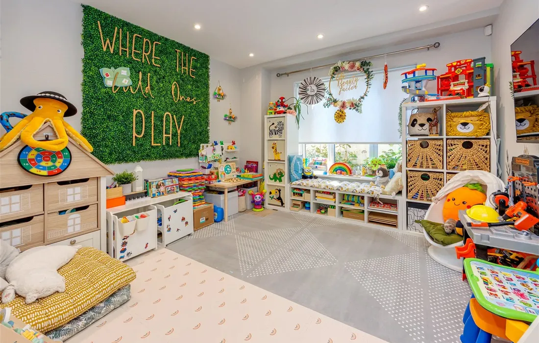 6 bedroom house for sale