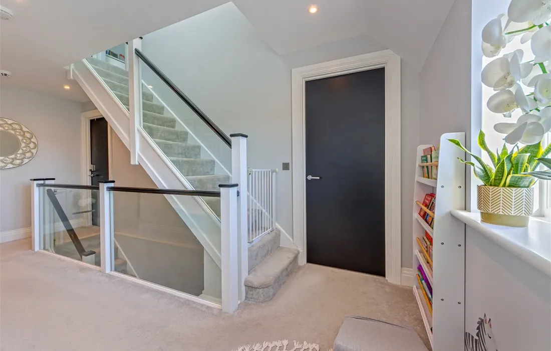 6 bedroom house for sale