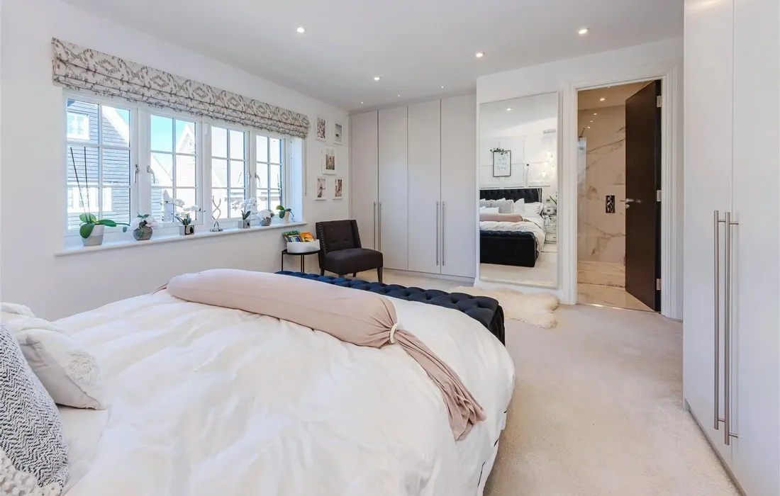 6 bedroom house for sale